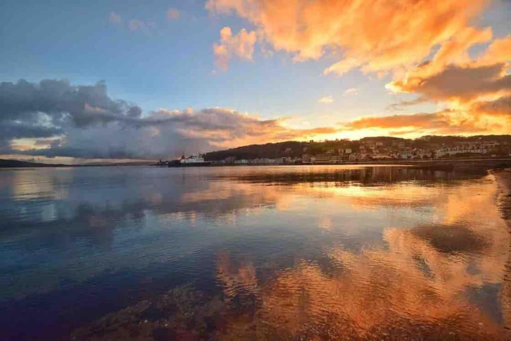 Beautiful Spacious Old Schoolhouse With Stunning Sea Views And Beach Nearby Villa Port Bannatyne Esterno foto